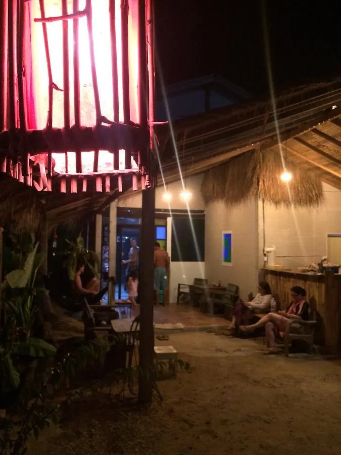 Ozone House Hostel Koh Lanta